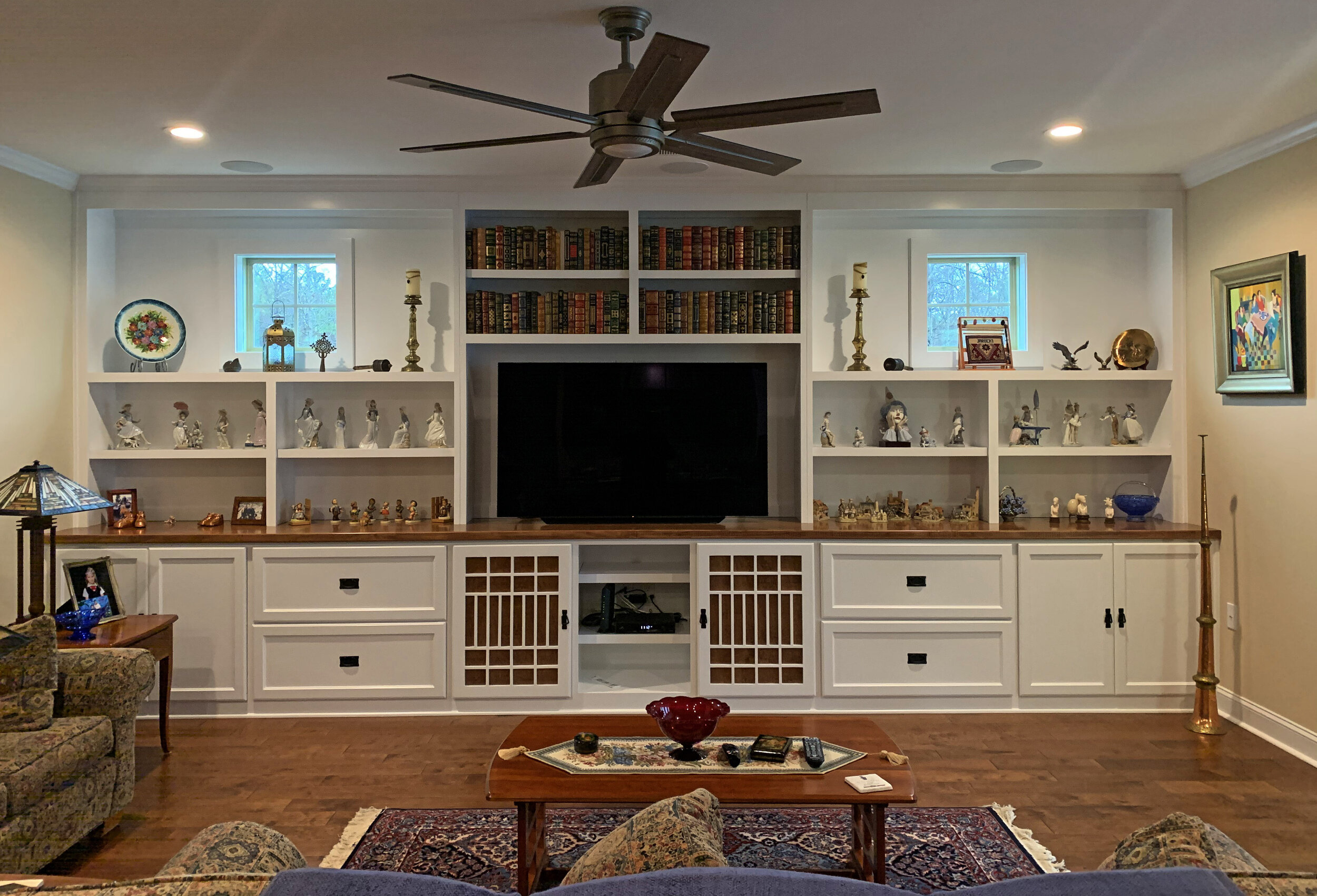 cabinets designs with flower and books
